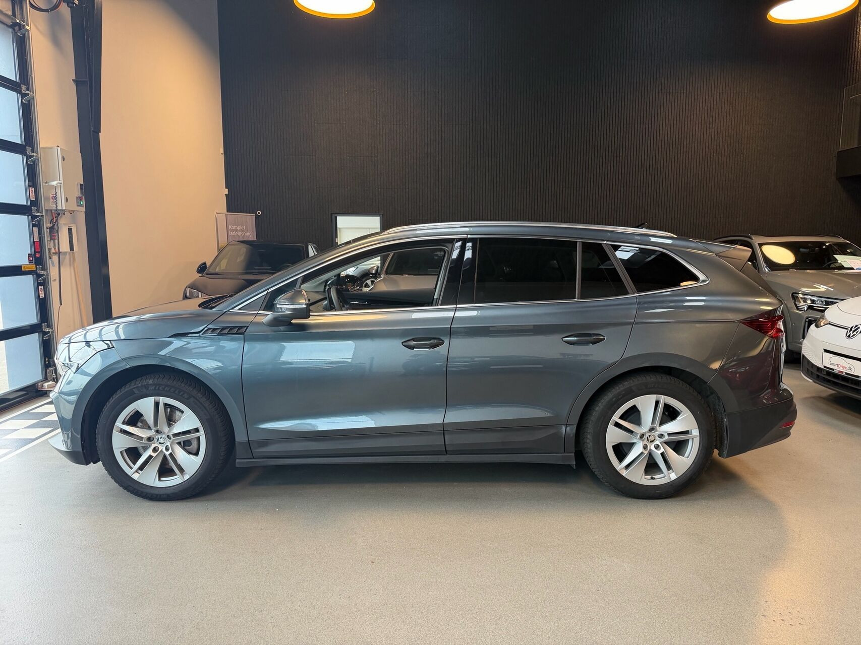Grå Skoda Enyaq fra 2021