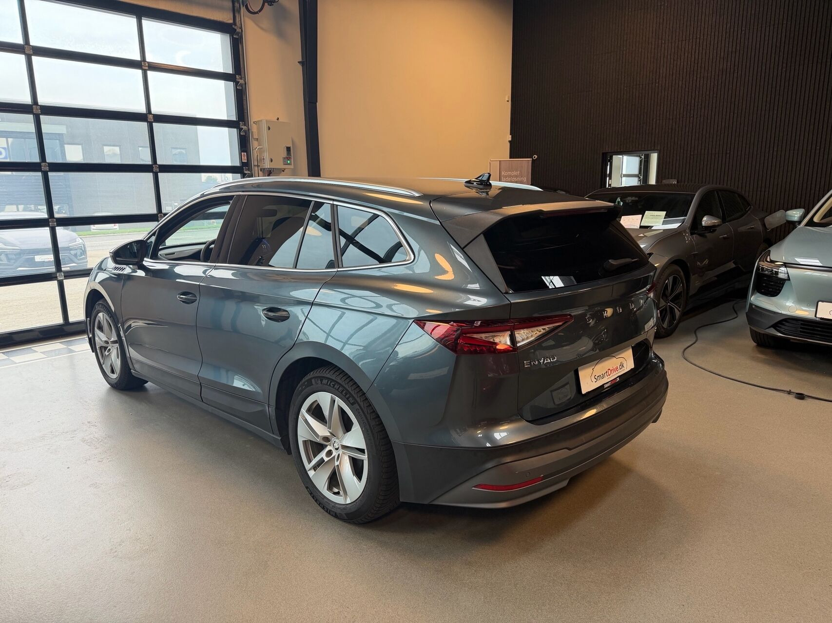 Grå Skoda Enyaq fra 2021