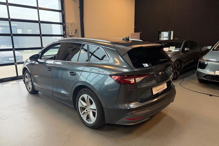Grå Skoda Enyaq fra 2021