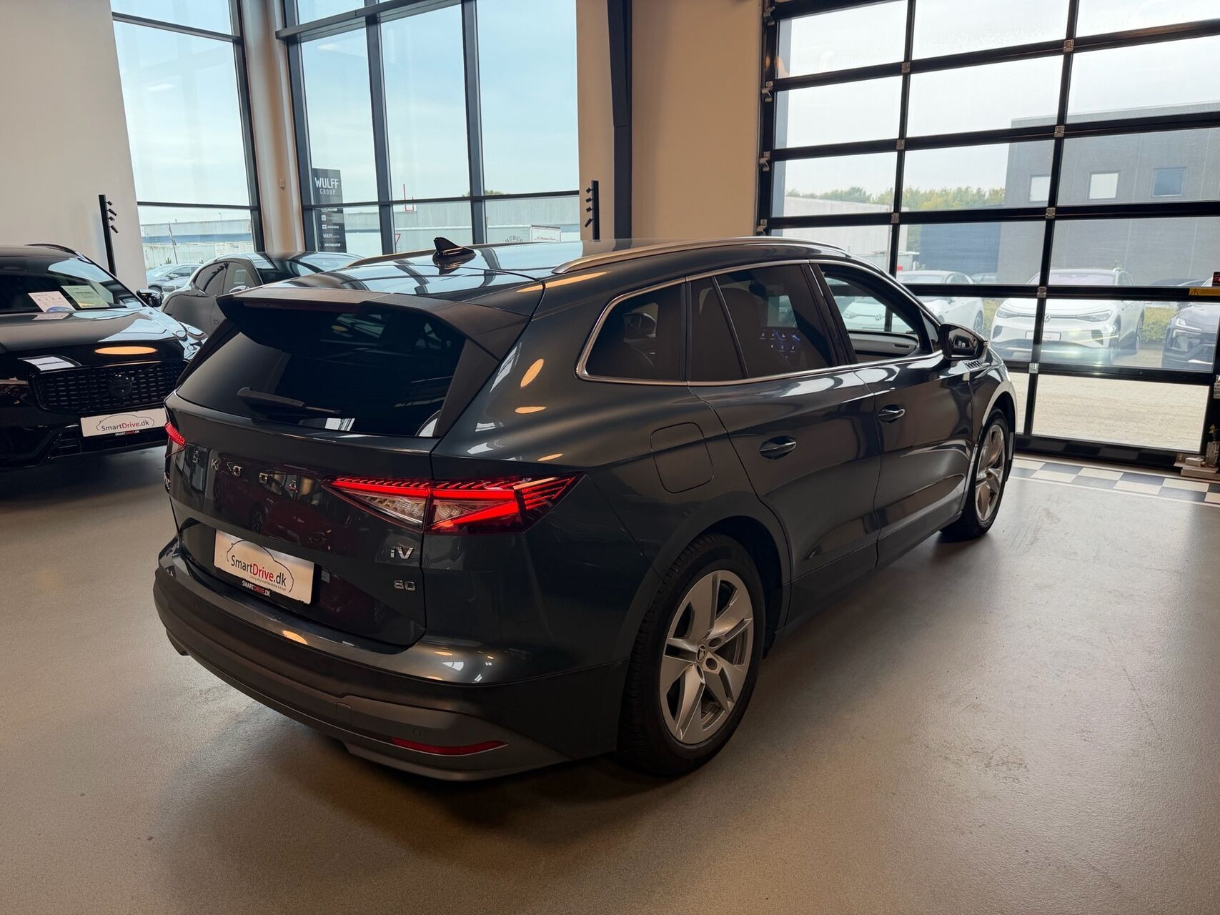 Grå Skoda Enyaq fra 2021