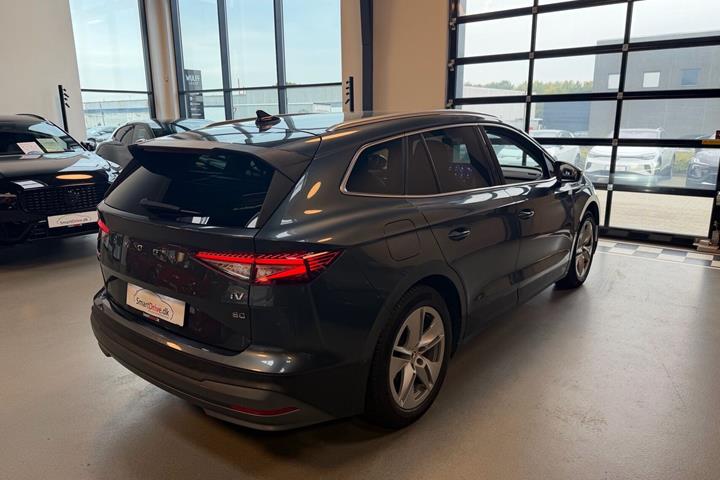 Grå Skoda Enyaq fra 2021