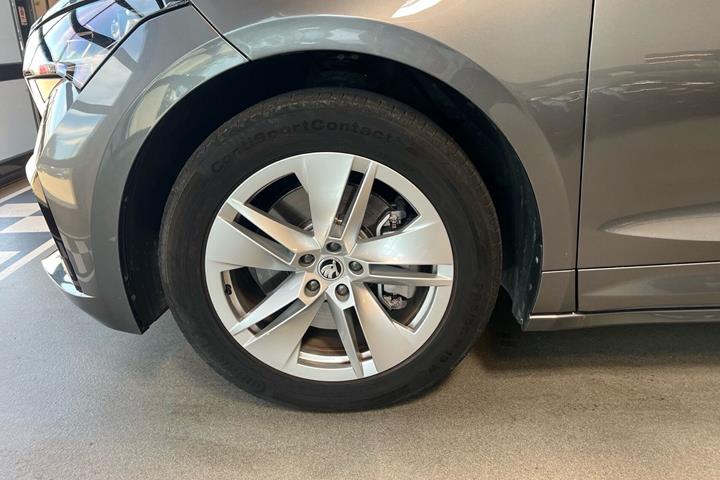 Grå Skoda Enyaq fra 2024