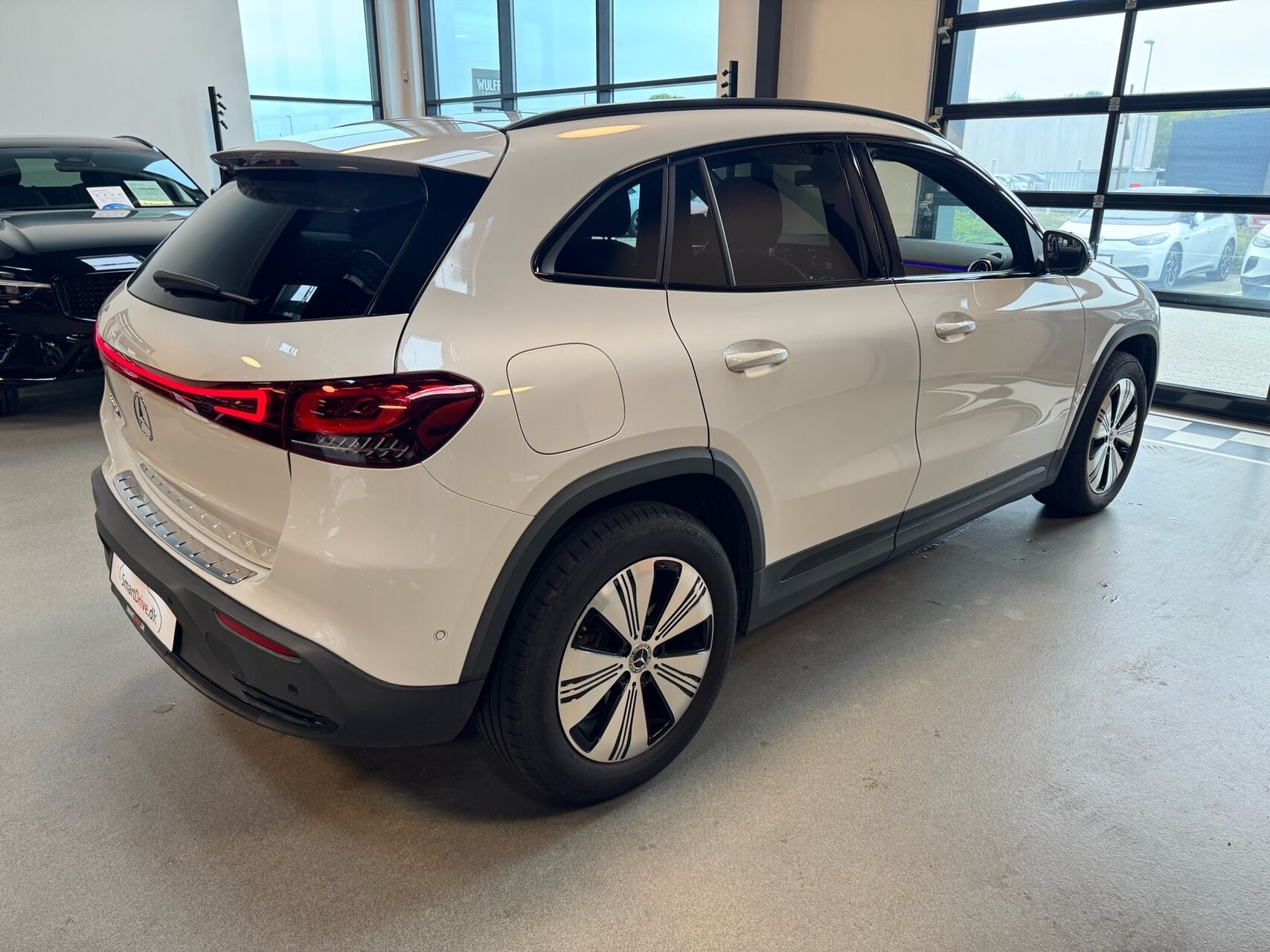 Hvid Mercedes EQA250 fra 2023