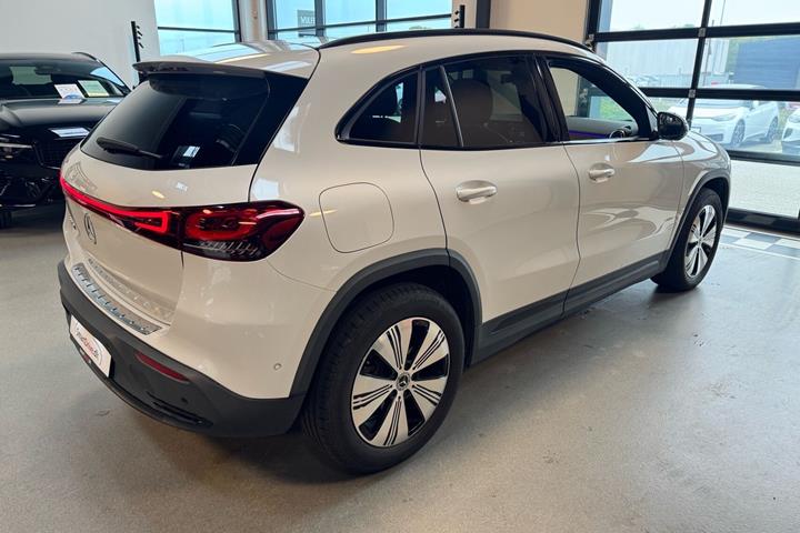 Hvid Mercedes EQA250 fra 2023
