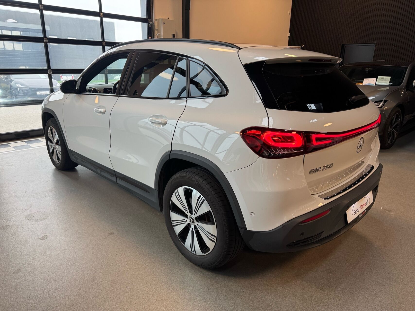 Hvid Mercedes EQA250 fra 2023