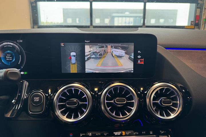 Hvid Mercedes EQA250 fra 2023
