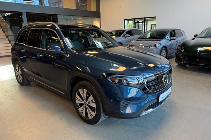 Blå Mercedes EQB250 fra 2023