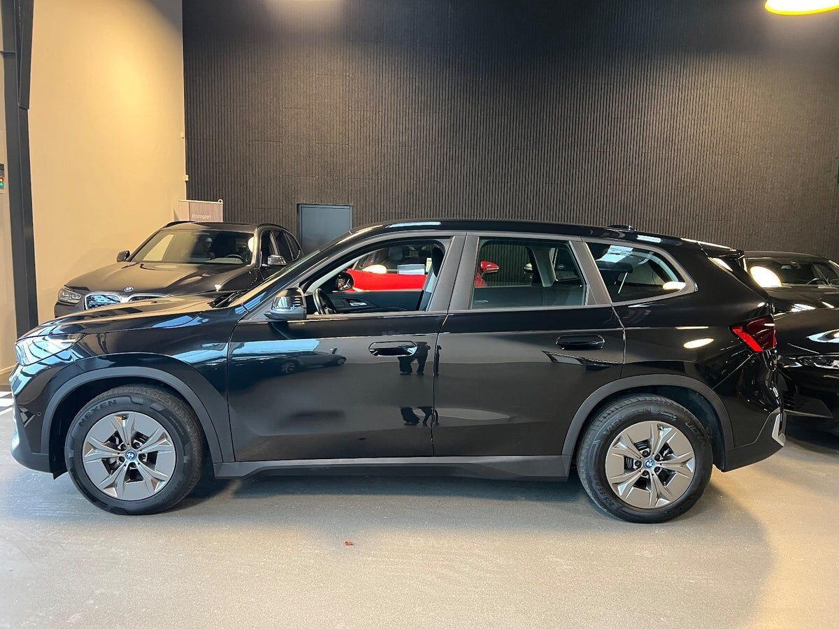 Sort BMW iX1 fra 2023
