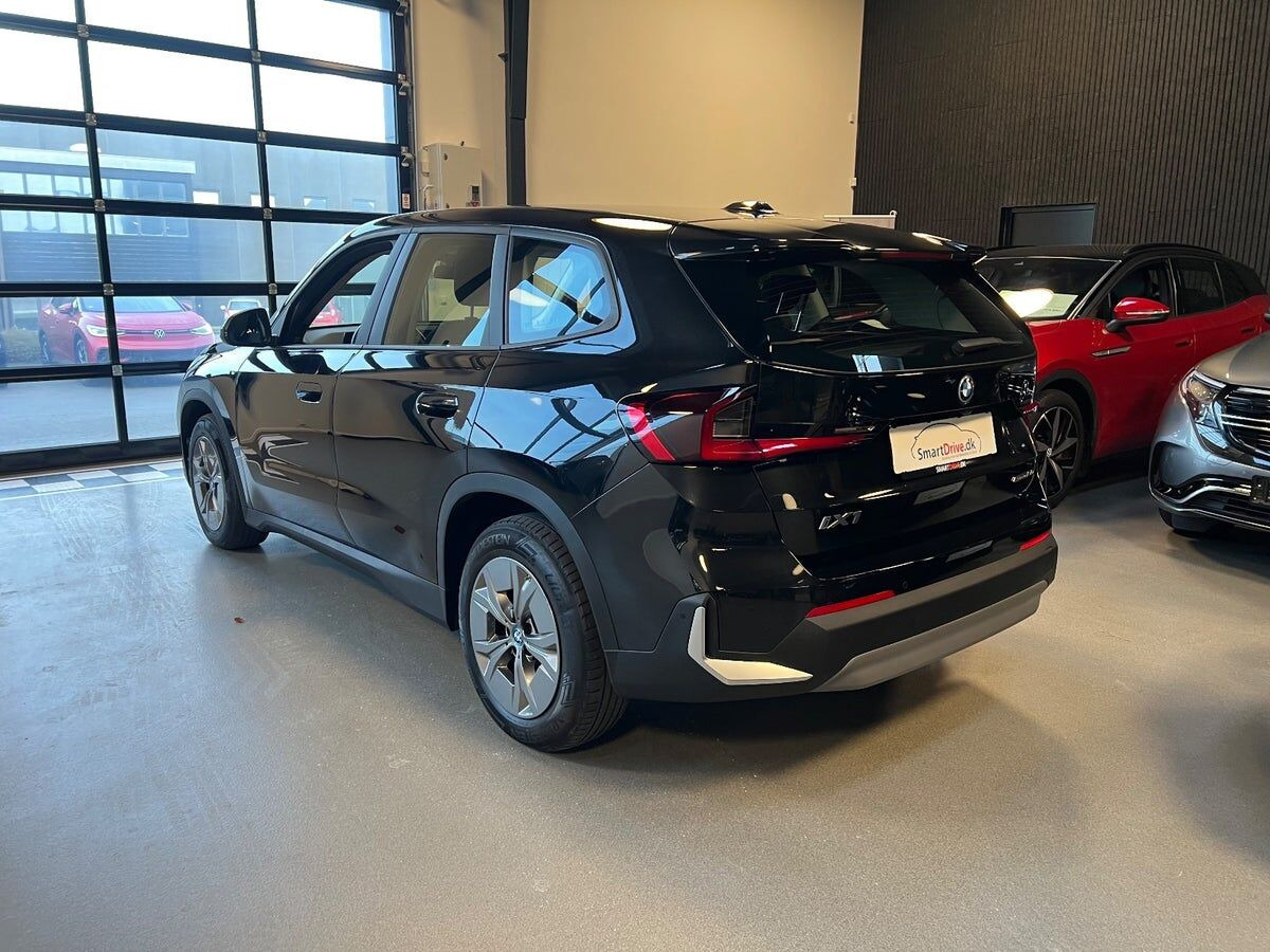 Sort BMW iX1 fra 2023