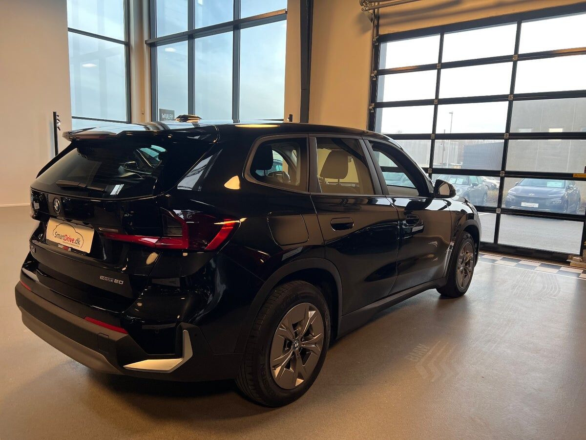 Sort BMW iX1 fra 2023