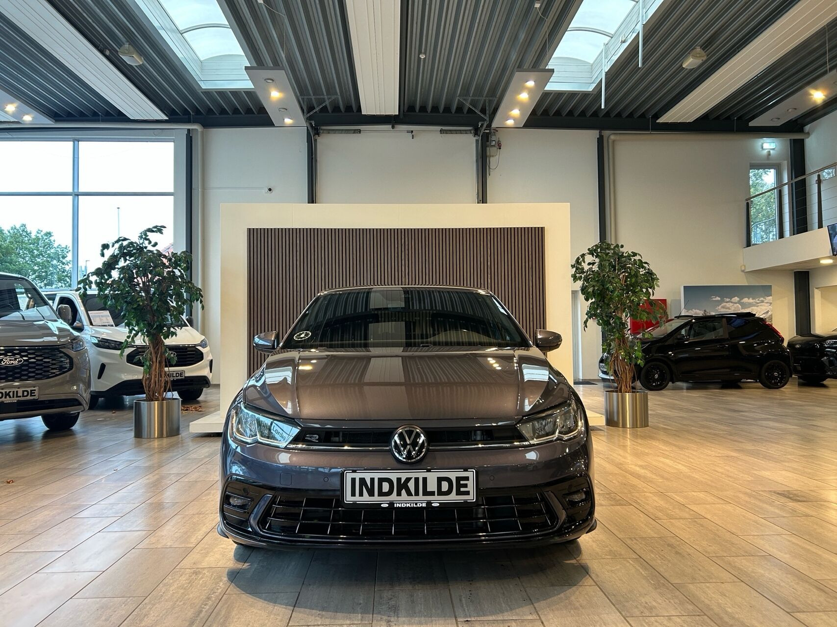 Grå VW Polo fra 2022