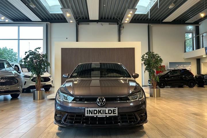 Grå VW Polo fra 2022