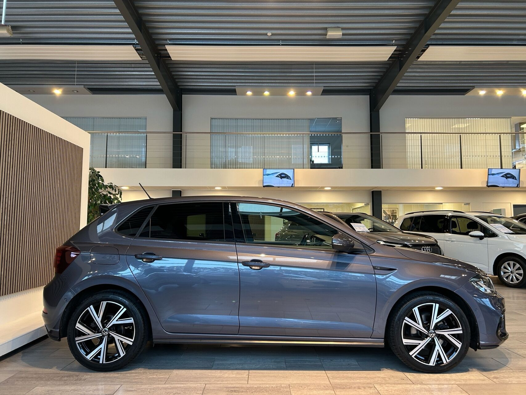 Grå VW Polo fra 2022
