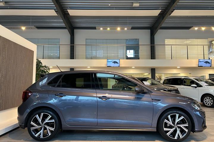 Grå VW Polo fra 2022