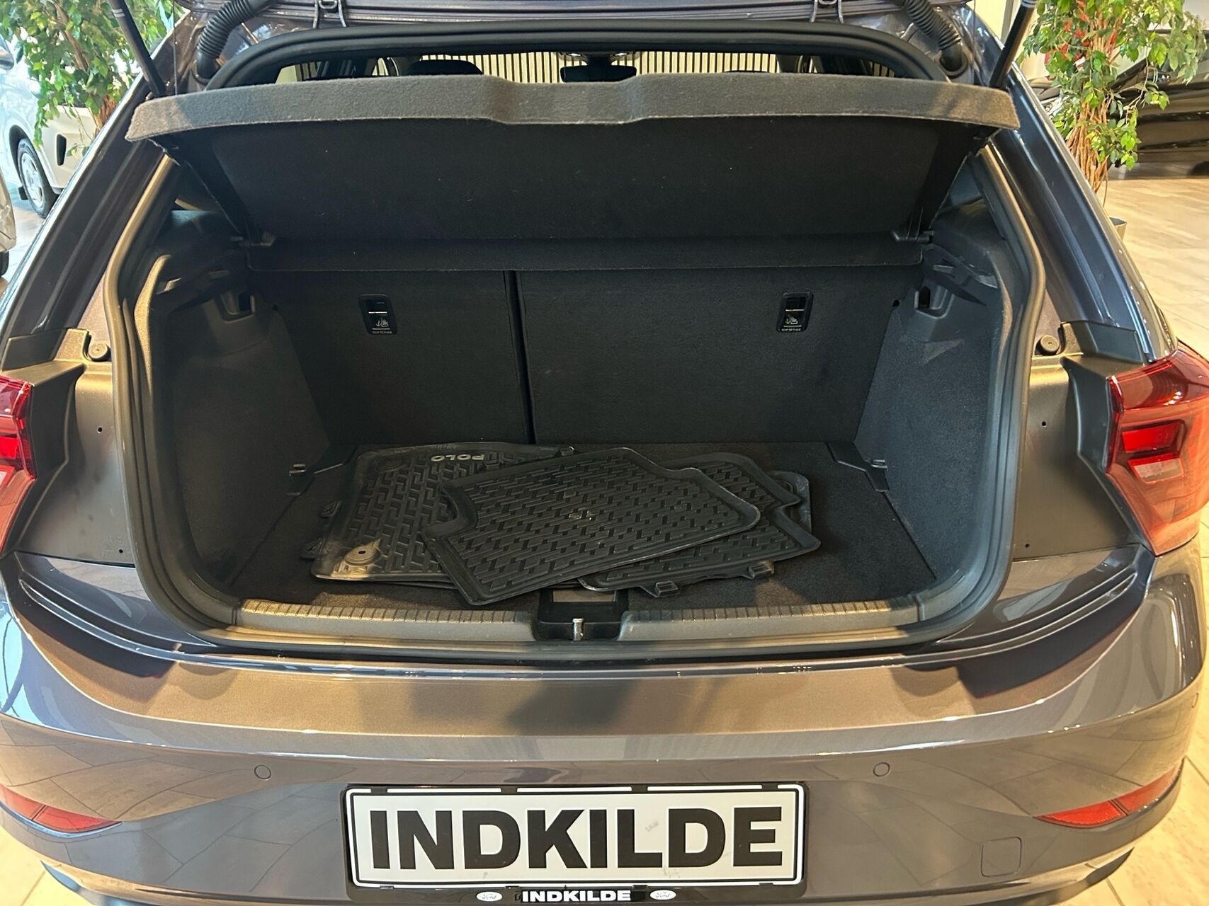Grå VW Polo fra 2022