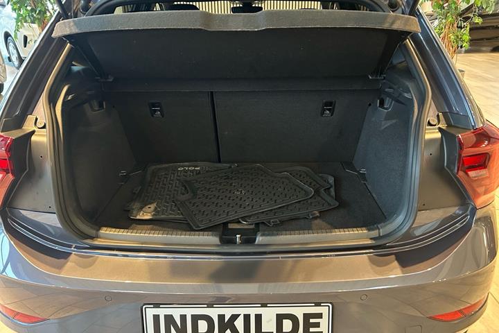 Grå VW Polo fra 2022