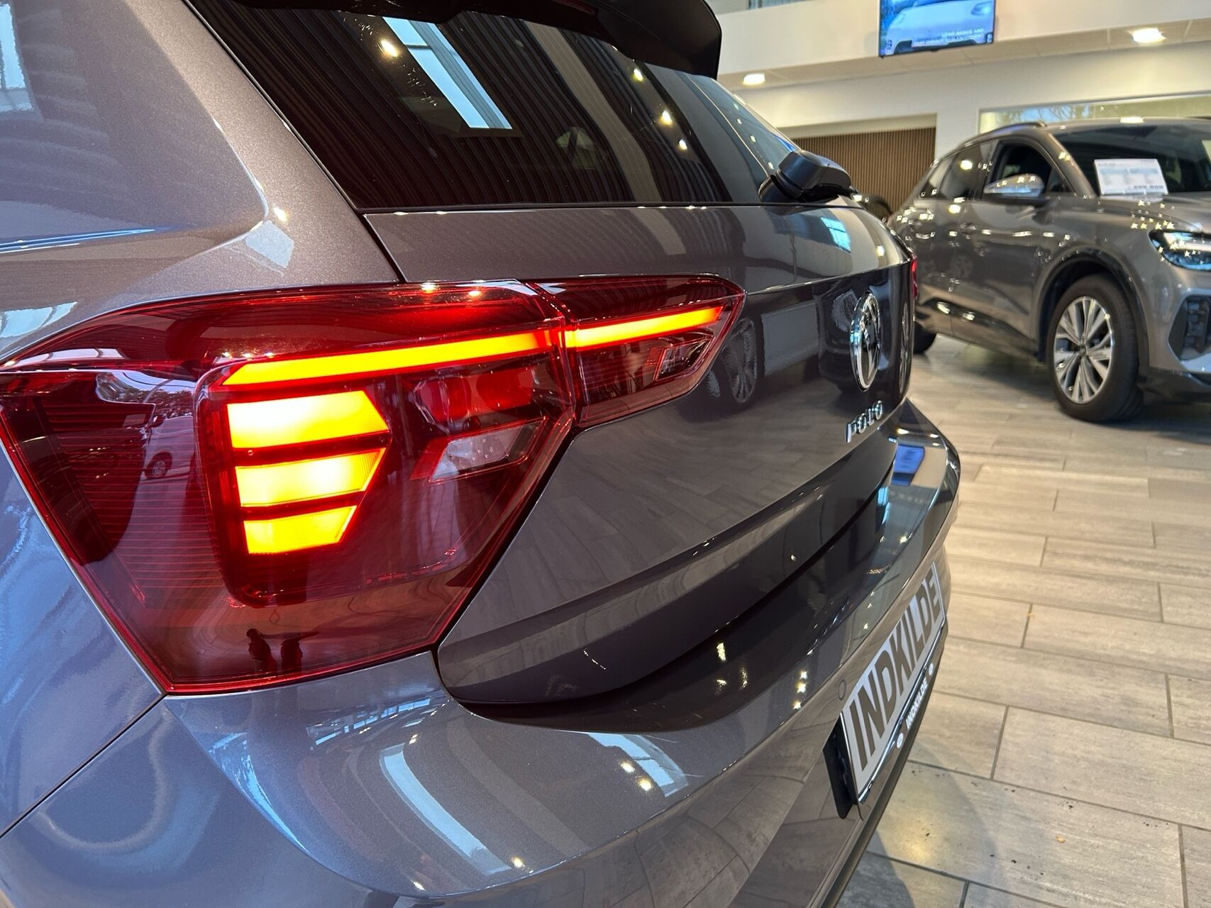 Grå VW Polo fra 2022