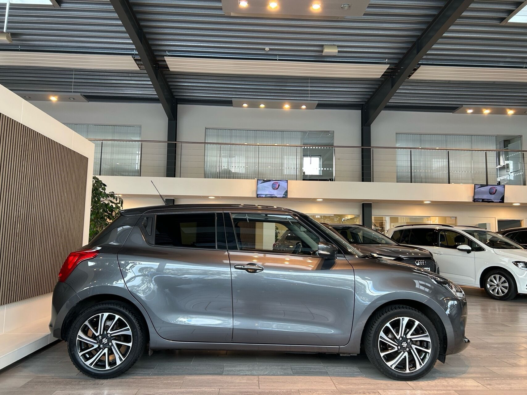 Grå Suzuki Swift fra 2022