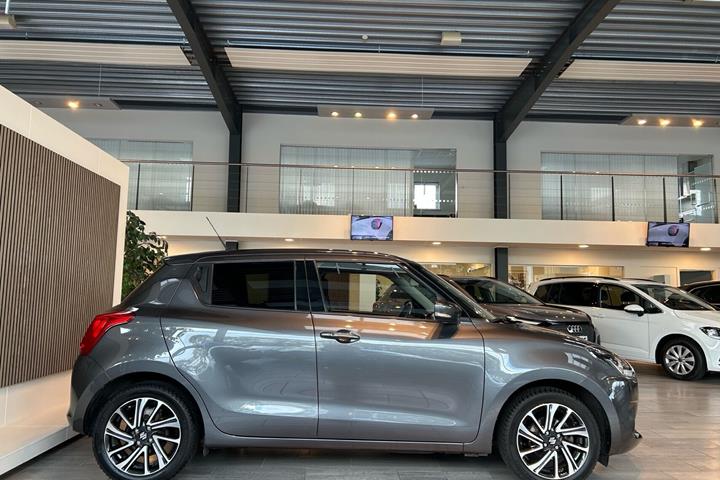 Grå Suzuki Swift fra 2022