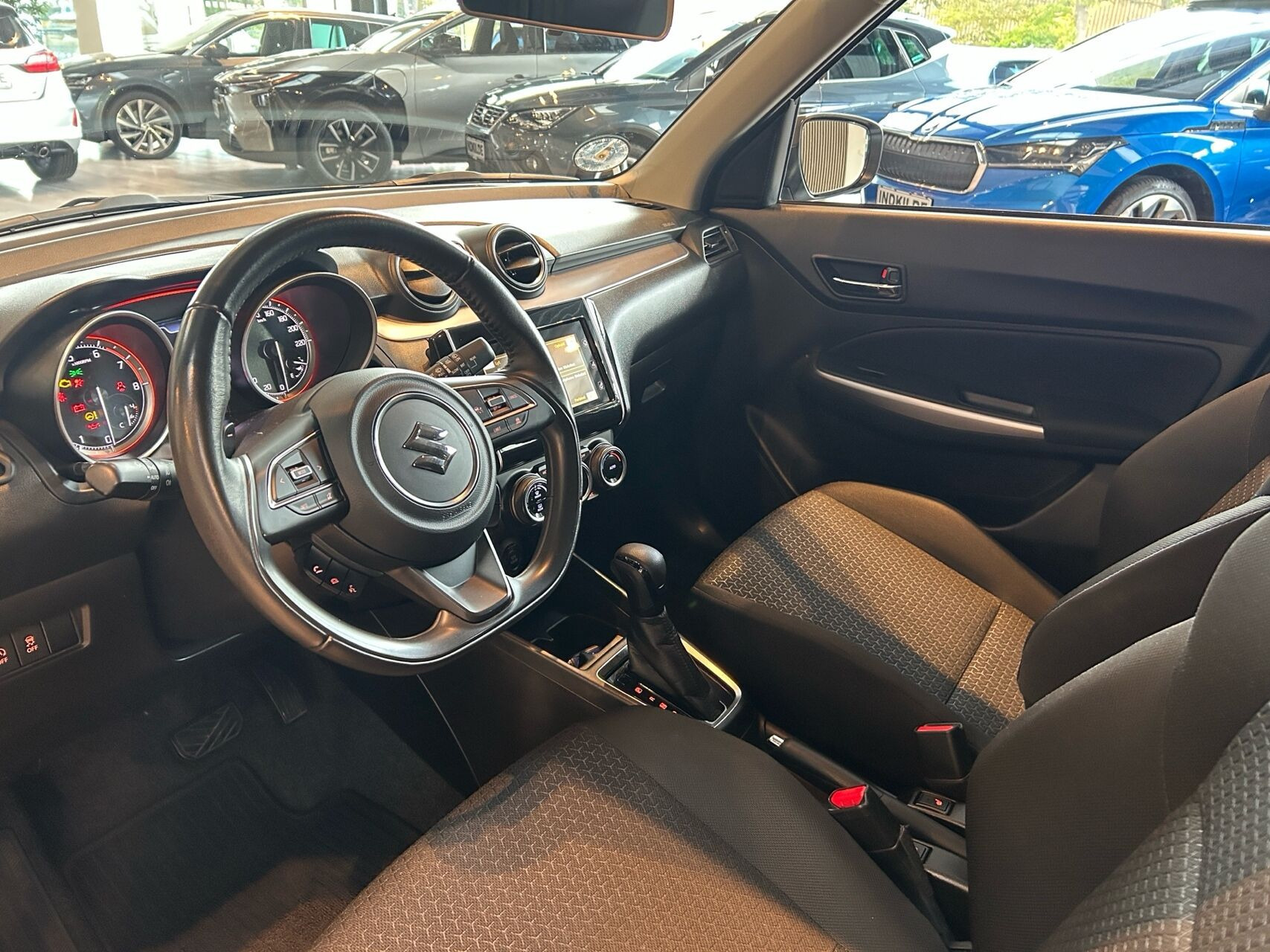Grå Suzuki Swift fra 2022