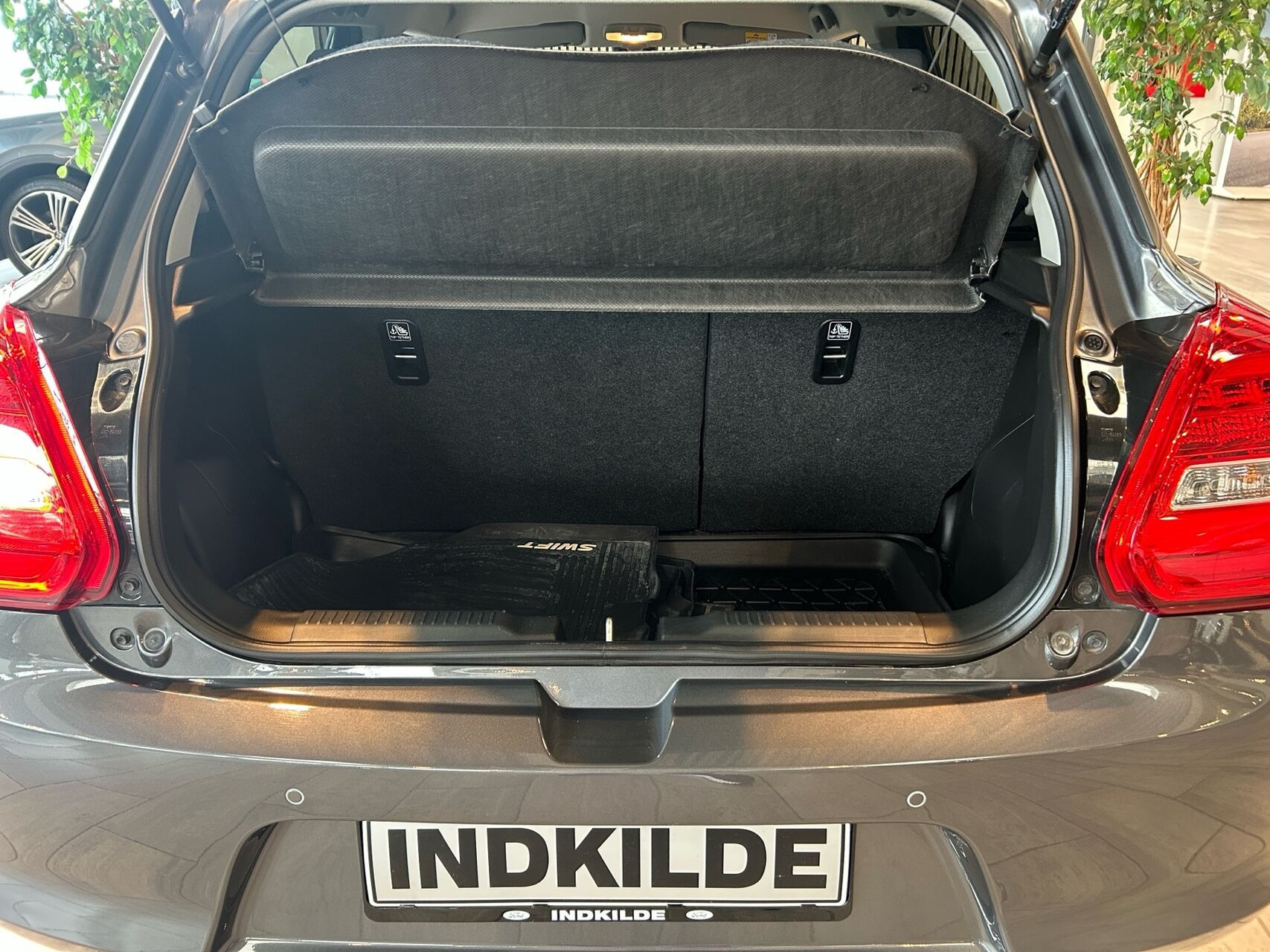Grå Suzuki Swift fra 2022