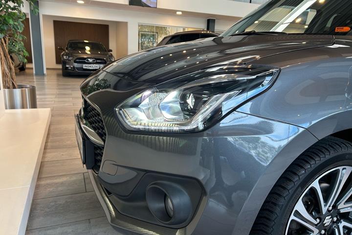 Grå Suzuki Swift fra 2022