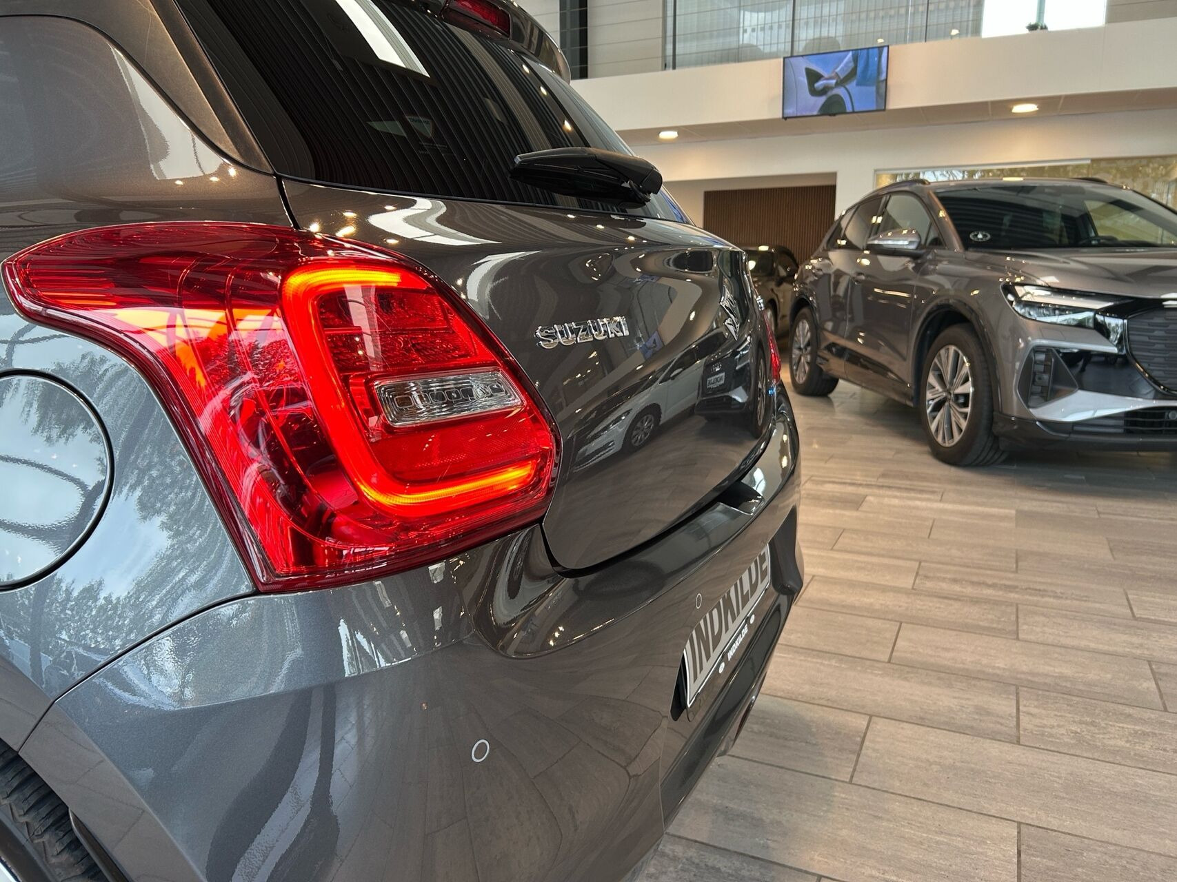 Grå Suzuki Swift fra 2022