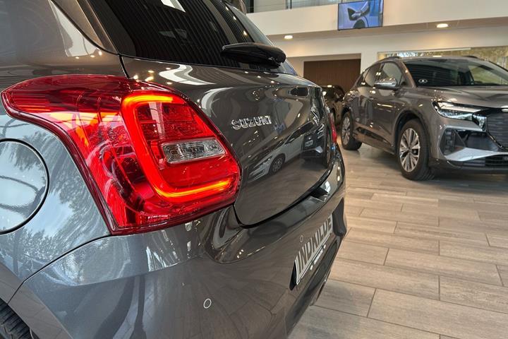 Grå Suzuki Swift fra 2022