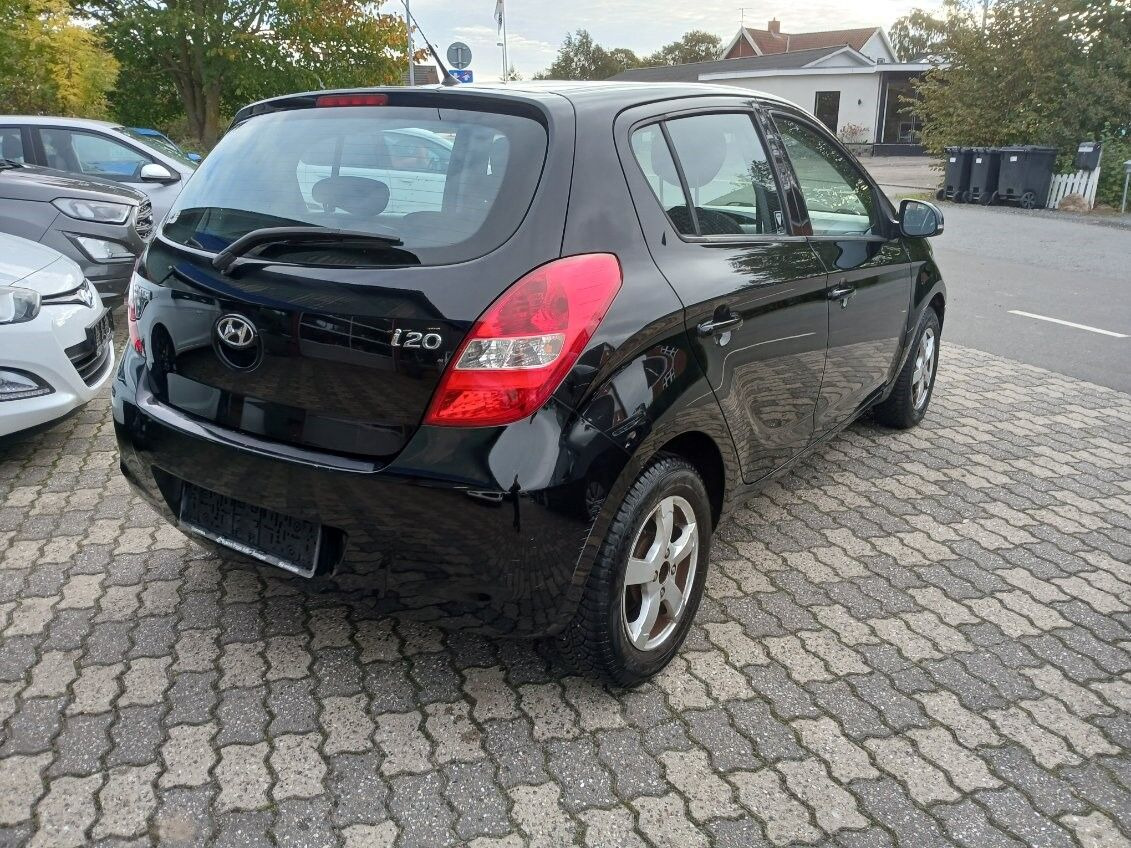 Sort Hyundai i20 fra 2012