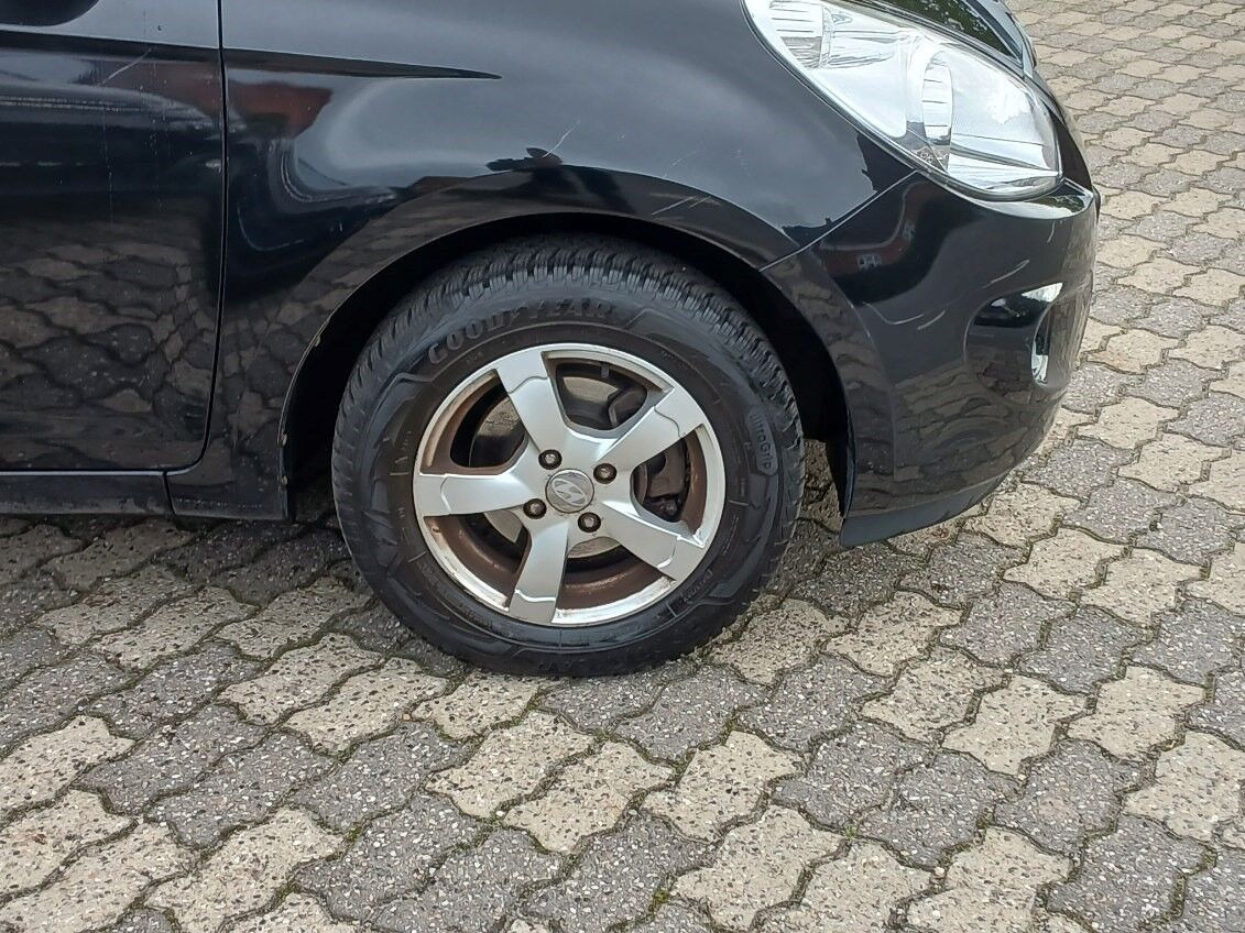Sort Hyundai i20 fra 2012
