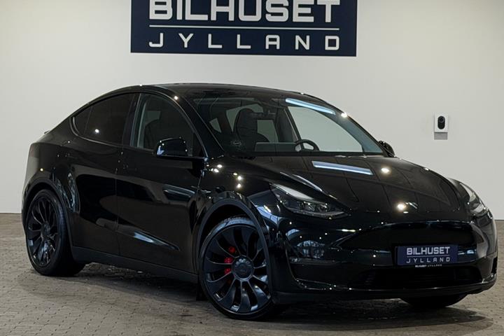 Sort Tesla Model Y fra 2023