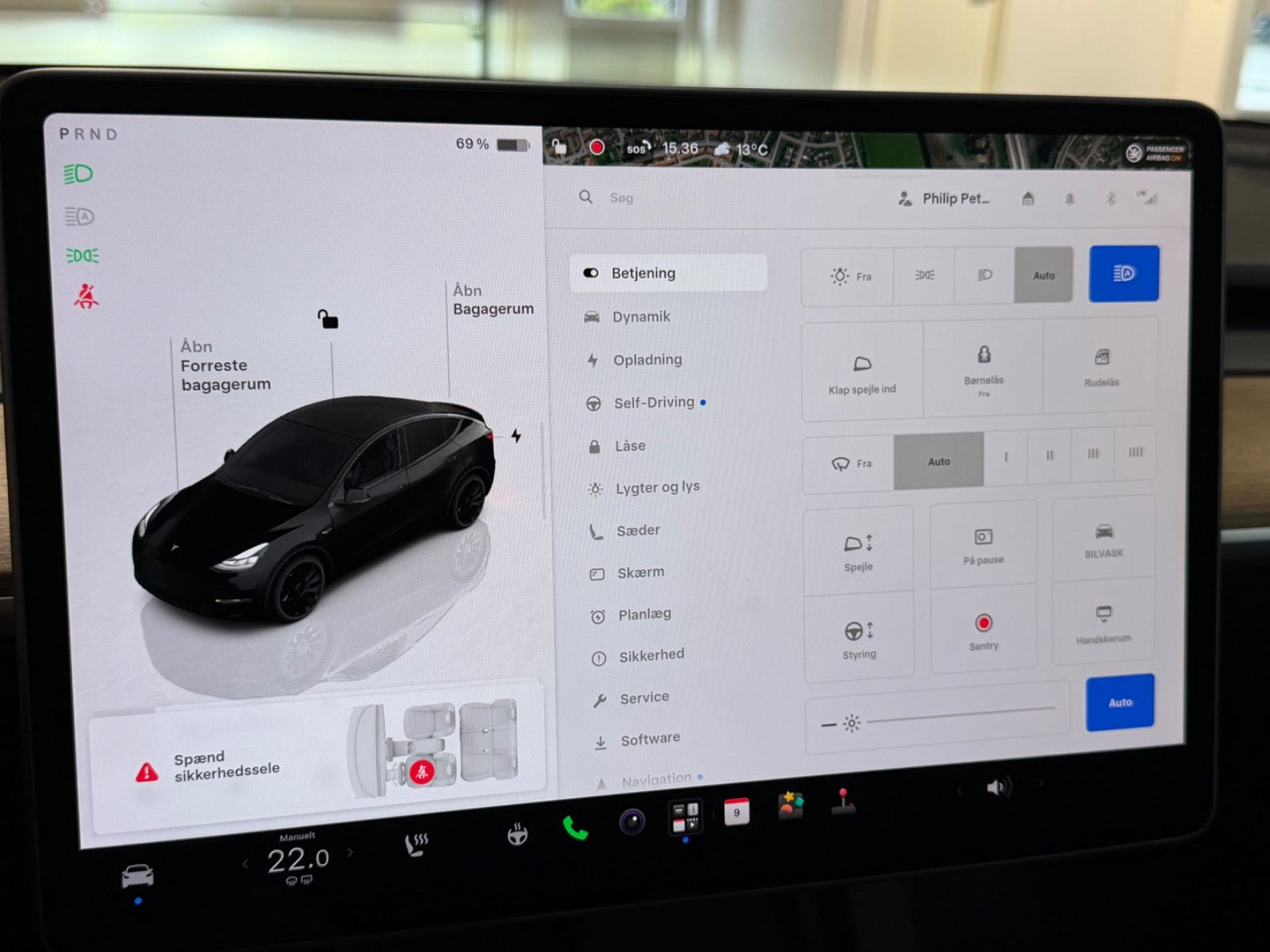 Sort Tesla Model Y fra 2023