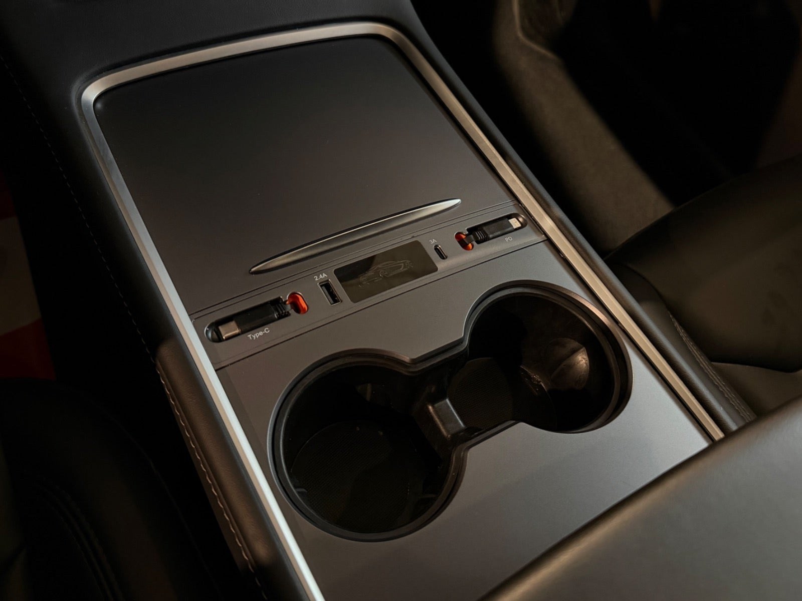 Sort Tesla Model Y fra 2023