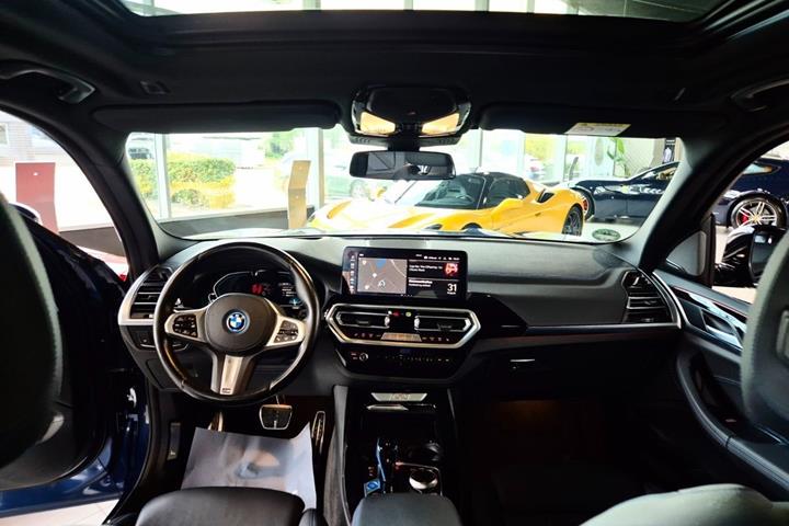 Blå BMW iX3 fra 2022