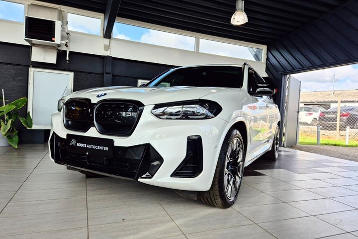 Hvid BMW iX3 fra 2022