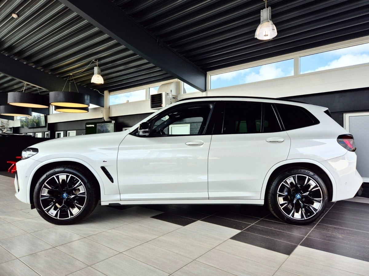 Hvid BMW iX3 fra 2022