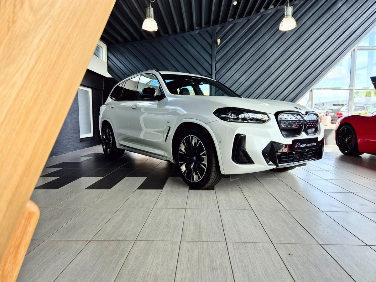 Hvid BMW iX3 fra 2022