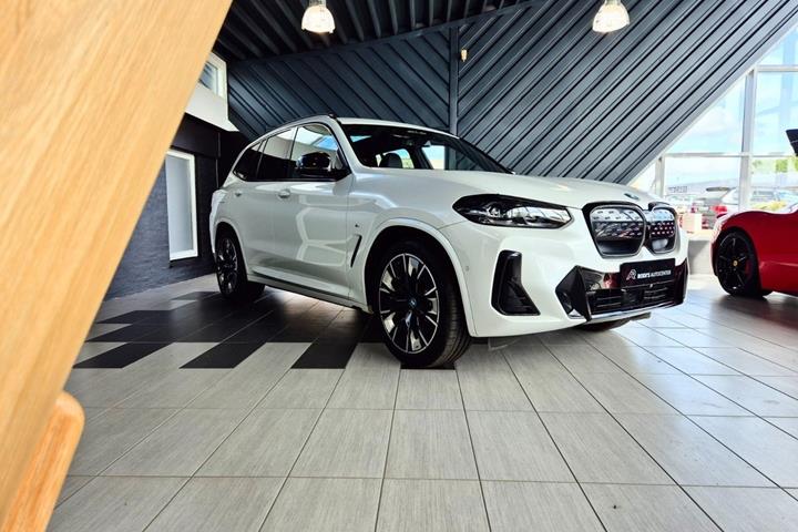 Hvid BMW iX3 fra 2022