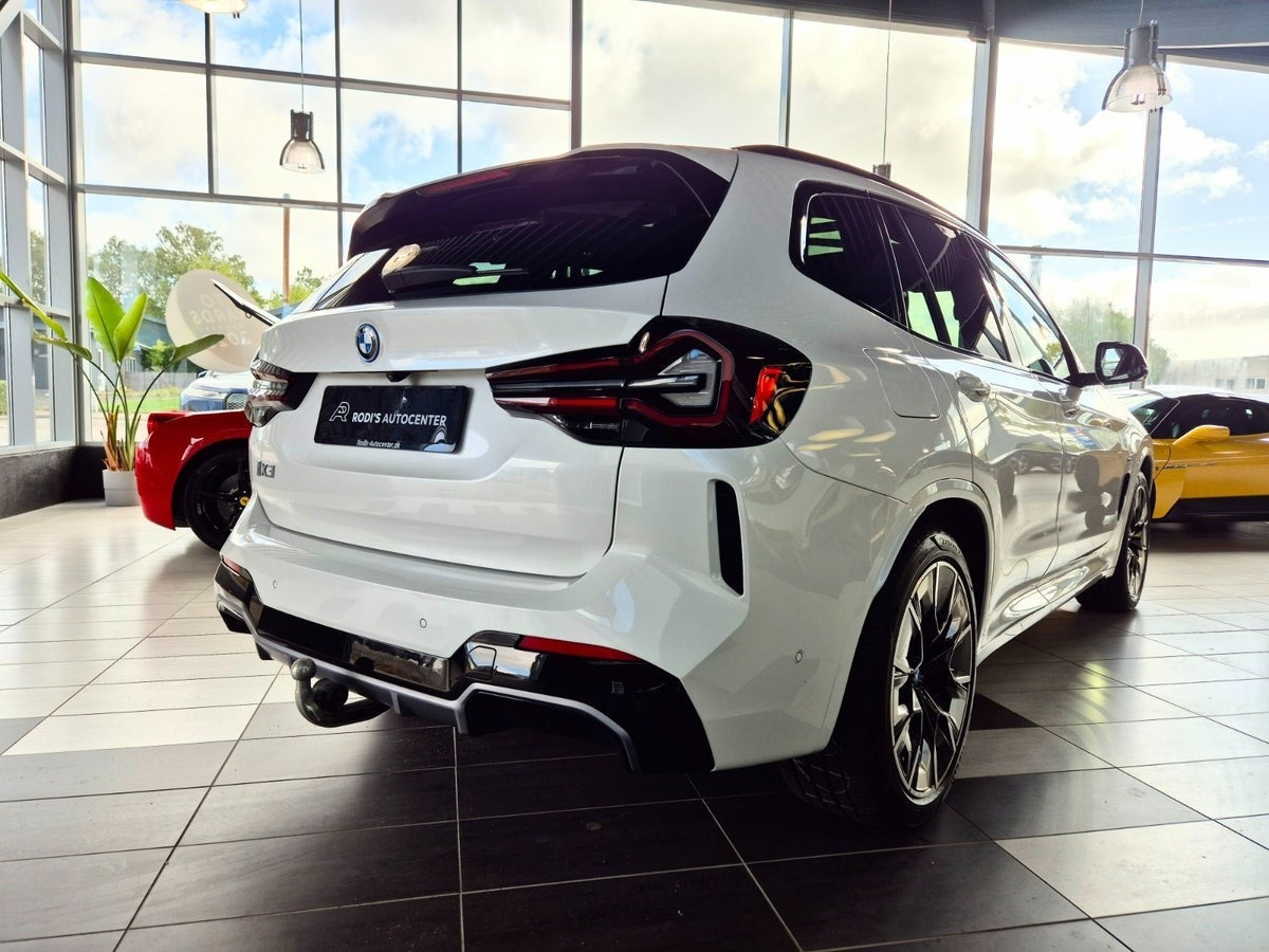 Hvid BMW iX3 fra 2022