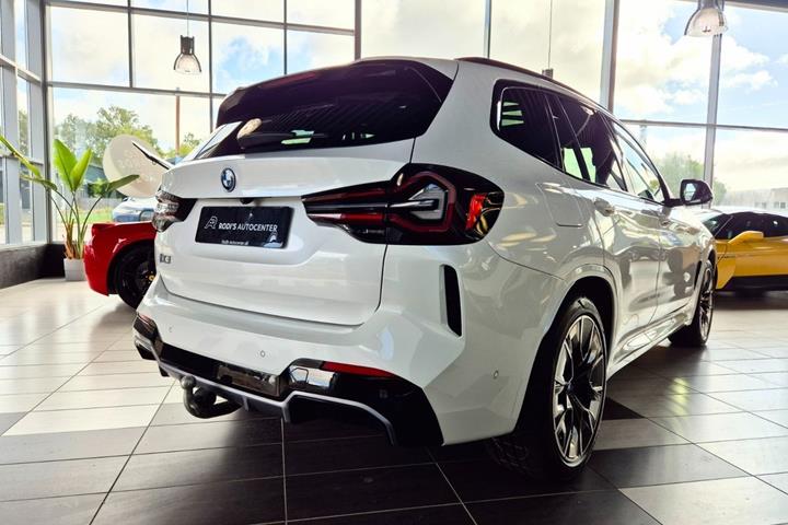 Hvid BMW iX3 fra 2022