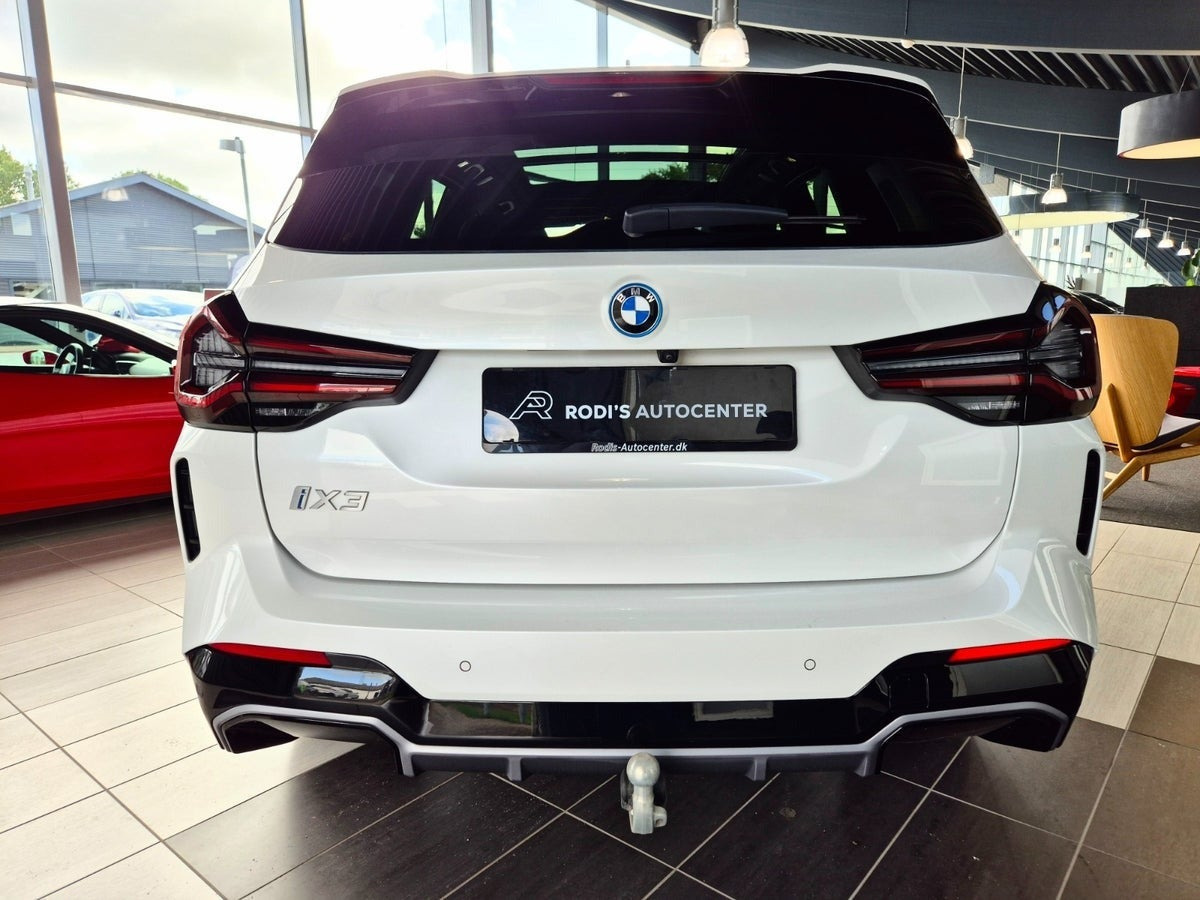 Hvid BMW iX3 fra 2022