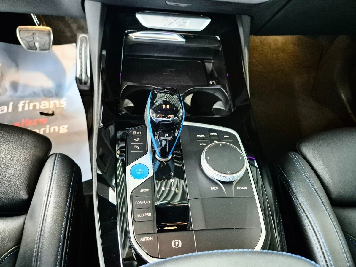 Hvid BMW iX3 fra 2022