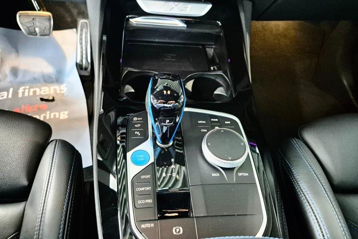 Hvid BMW iX3 fra 2022