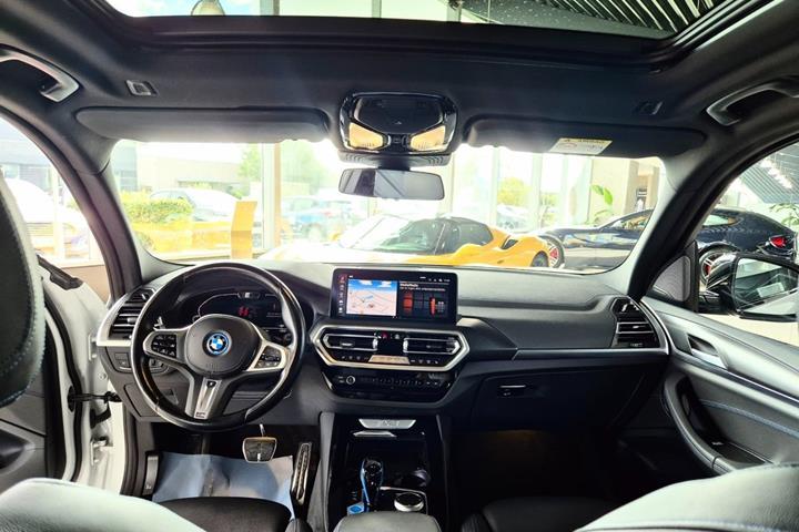 Hvid BMW iX3 fra 2022
