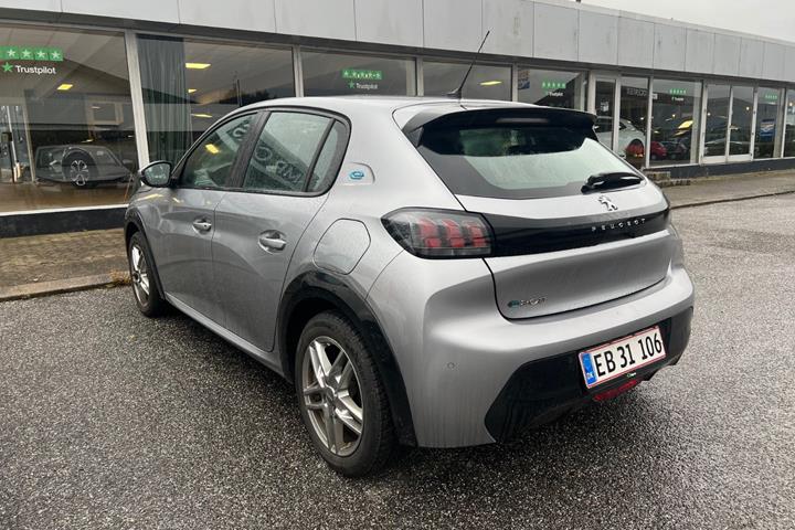 Grøn Peugeot e-208 fra 2020