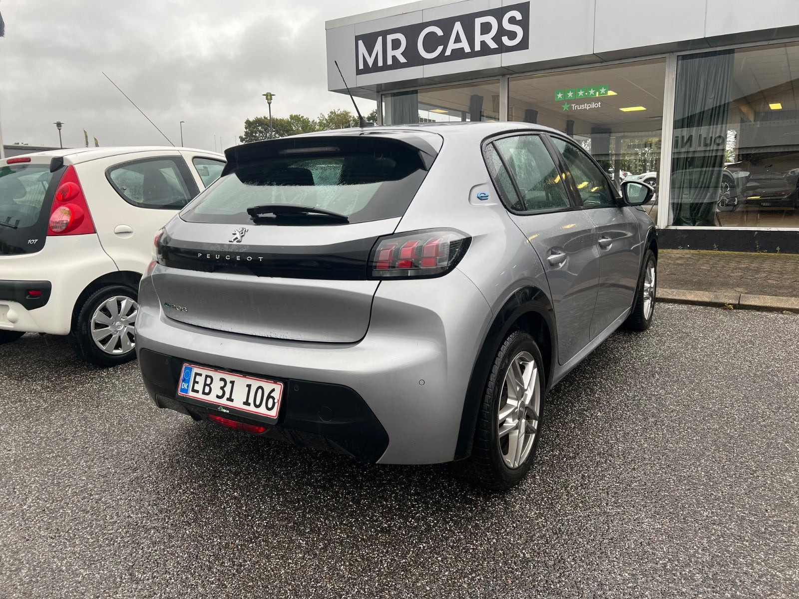 Grøn Peugeot e-208 fra 2020