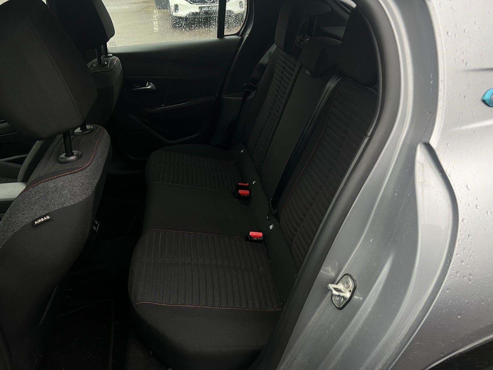 Grøn Peugeot e-208 fra 2020