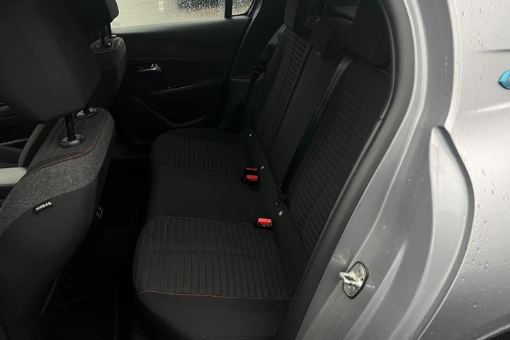 Grøn Peugeot e-208 fra 2020