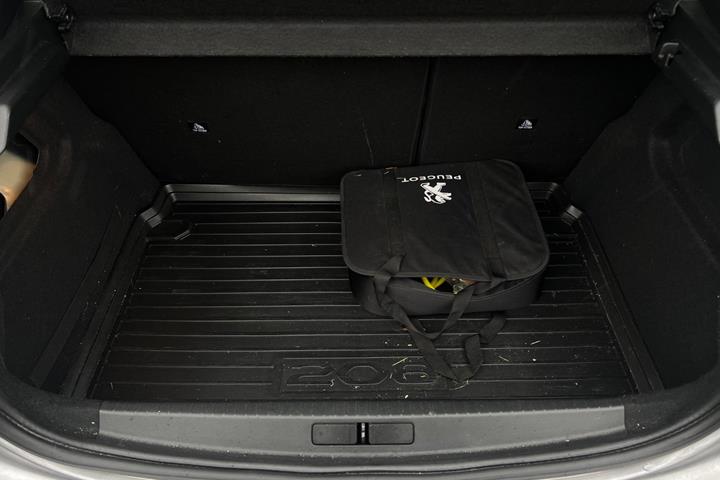 Grøn Peugeot e-208 fra 2020