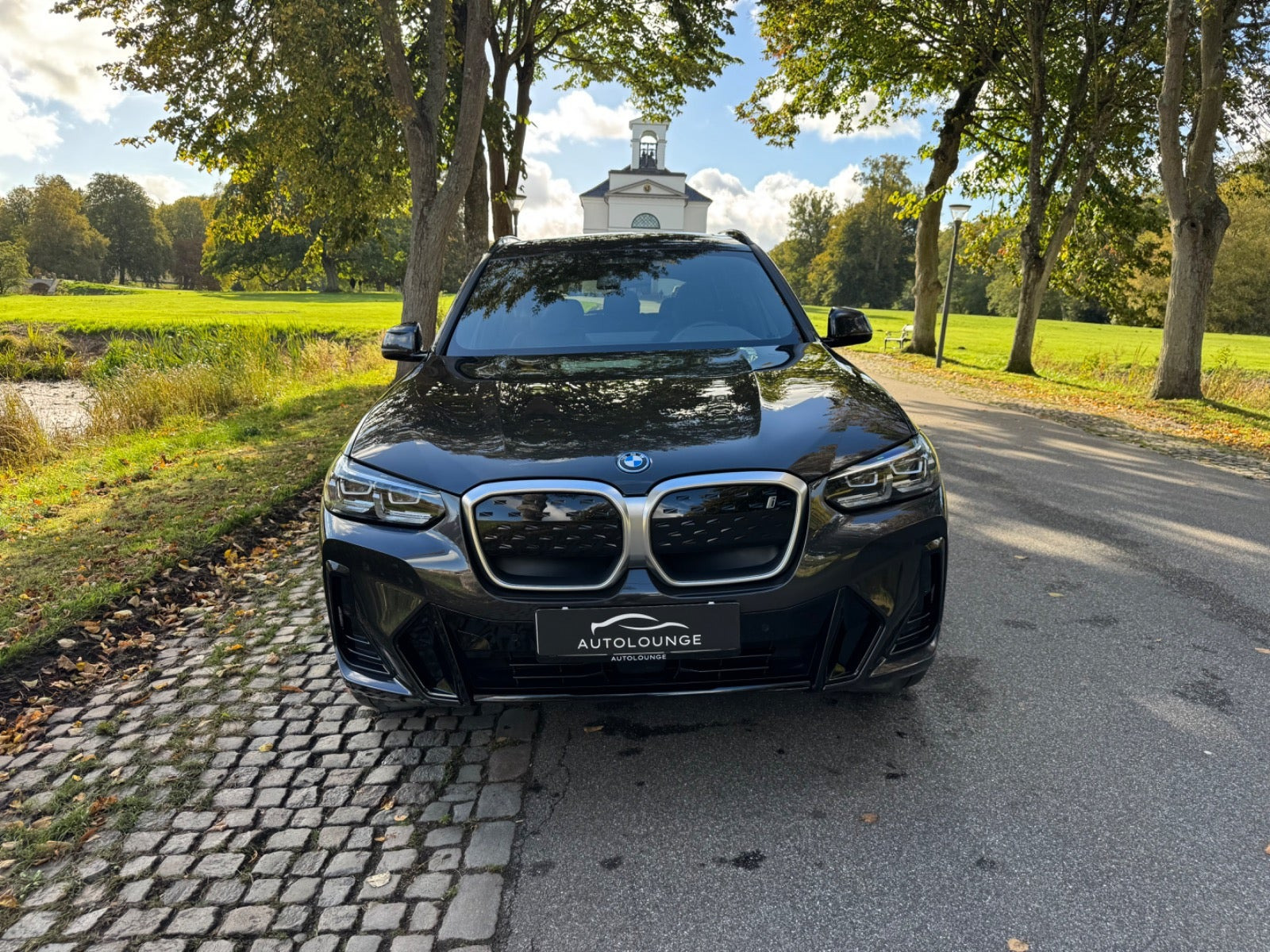 Grå BMW iX3 fra 2023